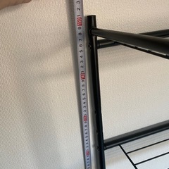 〈美品〉 洗濯機用スチールラック 2段棚付　　　　 横幅拡張可能の画像