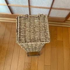 トイレットペーパーストック入れの画像