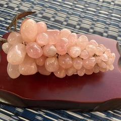 石でできてるぶどうの画像