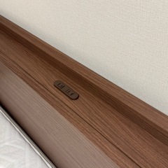 クイーンサイズ ベットフレーム 、マットレスの画像