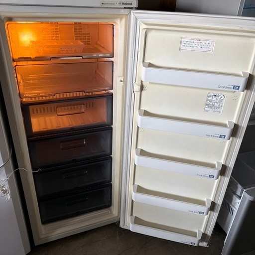 バッチリ冷えます！ナショナル 冷凍庫 145L　　チェック? 清掃済！
