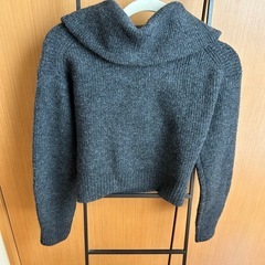 GU グレー　ショート丈セーターの画像