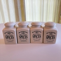 MRS. WINTERBOTTOM'Sキャニスター24点
 ハンガリーBUTLERSの画像