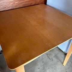 ダイニングテーブルの画像