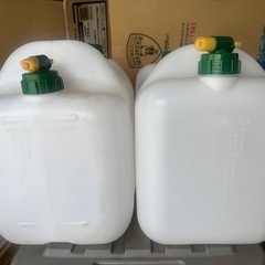 アウトドアテーブルと水入れ２個セット　まとめて売りの画像