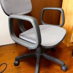 早いもの勝ち！学習椅子の画像