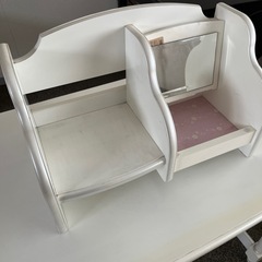 女の子用学習机、キャビネット、本棚の画像