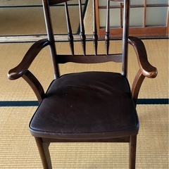 ダイニングテーブルの画像