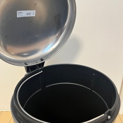 IKEA　MJÖSA ペダル式ゴミ箱の画像