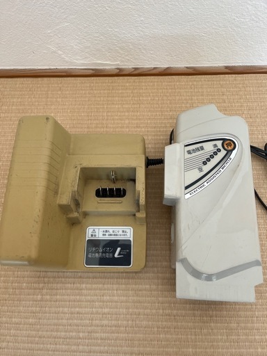 パナソニック電動自転車用充電器とバッテリー