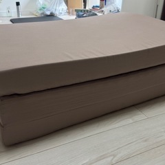 三つ折りマットレスの画像