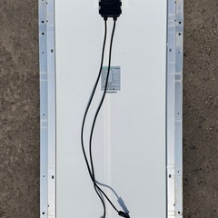 100Wソーラーパネルの画像