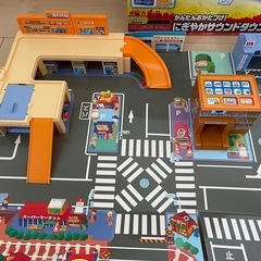 かんたんおかたづけにぎやかサウンドタウン　トミカの画像