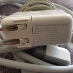 ①Apple 45W MagSafe 電源アダプタ for MacBookAirの画像