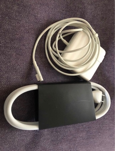 ①美品Apple 60W MagSafe電源アダプタ アップルの純正品です
