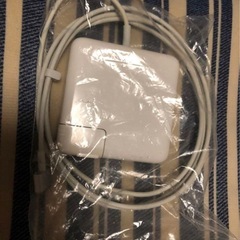 ①美品Apple 60W MagSafe 2電源アダプタの画像