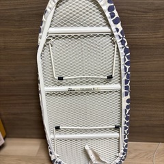 TOSHIBAアイロン&IKEAアイロン台の画像
