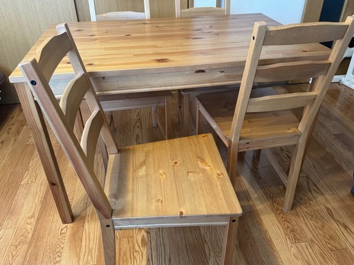 取引中】IKEA ダイニングテーブルセット(テーブル+椅子4脚