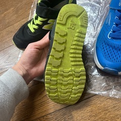 ニューバランス　スケッチャーズ　19センチの画像