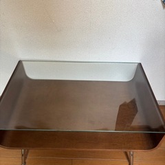 ガラスのローテーブル   机 テーブルの画像