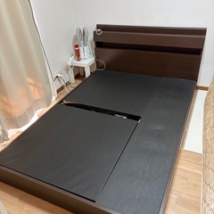 ダブルベッド　マットレスつき付きの画像