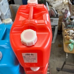 ポリタンク4個の画像