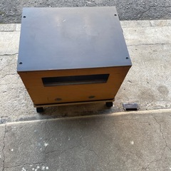 キャスター付きテレビ台‼️サイズ：50x40x 45cm❣️早く取りに来られる方に優先‼️の画像