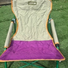 logos チェアの画像