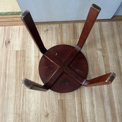 【木製 丸スツール イス4本脚 ブラウン】の画像