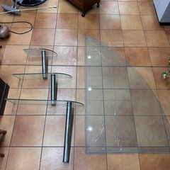 レトロ　ガラス飾り棚の画像