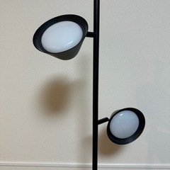 【高機能】調光・調色OK！モダンな2灯LEDフロアライト（黒/間接照明/スタンドライト）の画像