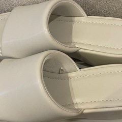 GU 白サンダル　Lサイズの画像