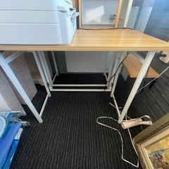 折りたたみ机の画像