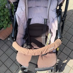 combiベビーカーの画像