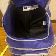 アディダス　リュック　上下独立の2部屋構造の画像