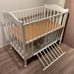 ベビーベッドの画像