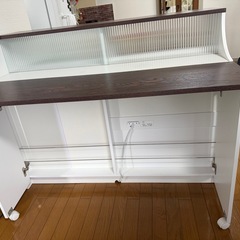 食器棚兼カウンターの画像
