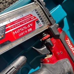 マキタ(Makita) 高圧仕上釘打(赤) エアダスタ付 AF552H大工道具の画像