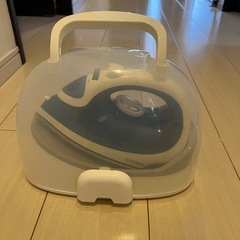アイリスオーヤマのコードレスアイロンとアイロン台の画像