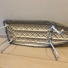 アイリスオーヤマのコードレスアイロンとアイロン台の画像