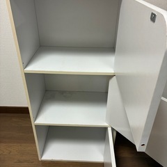 カラーボックス（扉付き）の画像