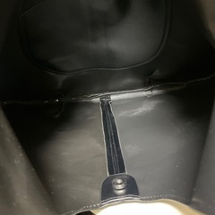 【極美品】ノットデザイン ホーボーバッグ 黒 A4可 肩掛け モード シボ感の画像