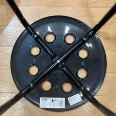 IKEA  丸椅子　黒の画像
