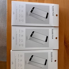 スリーコインズ　iPhone7.8.ＳＥ　保護フィルムの画像