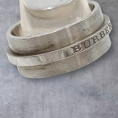 BURBERRY バーバリー ロゴ刻印入り 9号シルバーリング 925 元箱付の画像