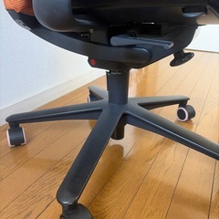 内田洋行‐肘付ハイバックチェア UCHIDA／ デスクチェアの画像