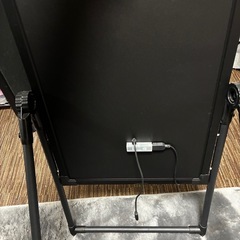 光る看板の画像