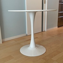 ダイニングテーブル　白　　天板直径80cmの画像