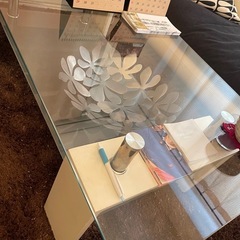 二子玉川高島屋うら　ガラステーブルの画像