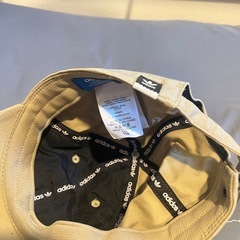 adidas 帽子の画像